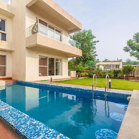 Villa Azul By Stayvista, Offering A Snooker Table, Terrace, Swimming Pool & A Spacious Lawn With A Charming Gazebo For A Perfect Getaway ロナバラ エクステリア 写真