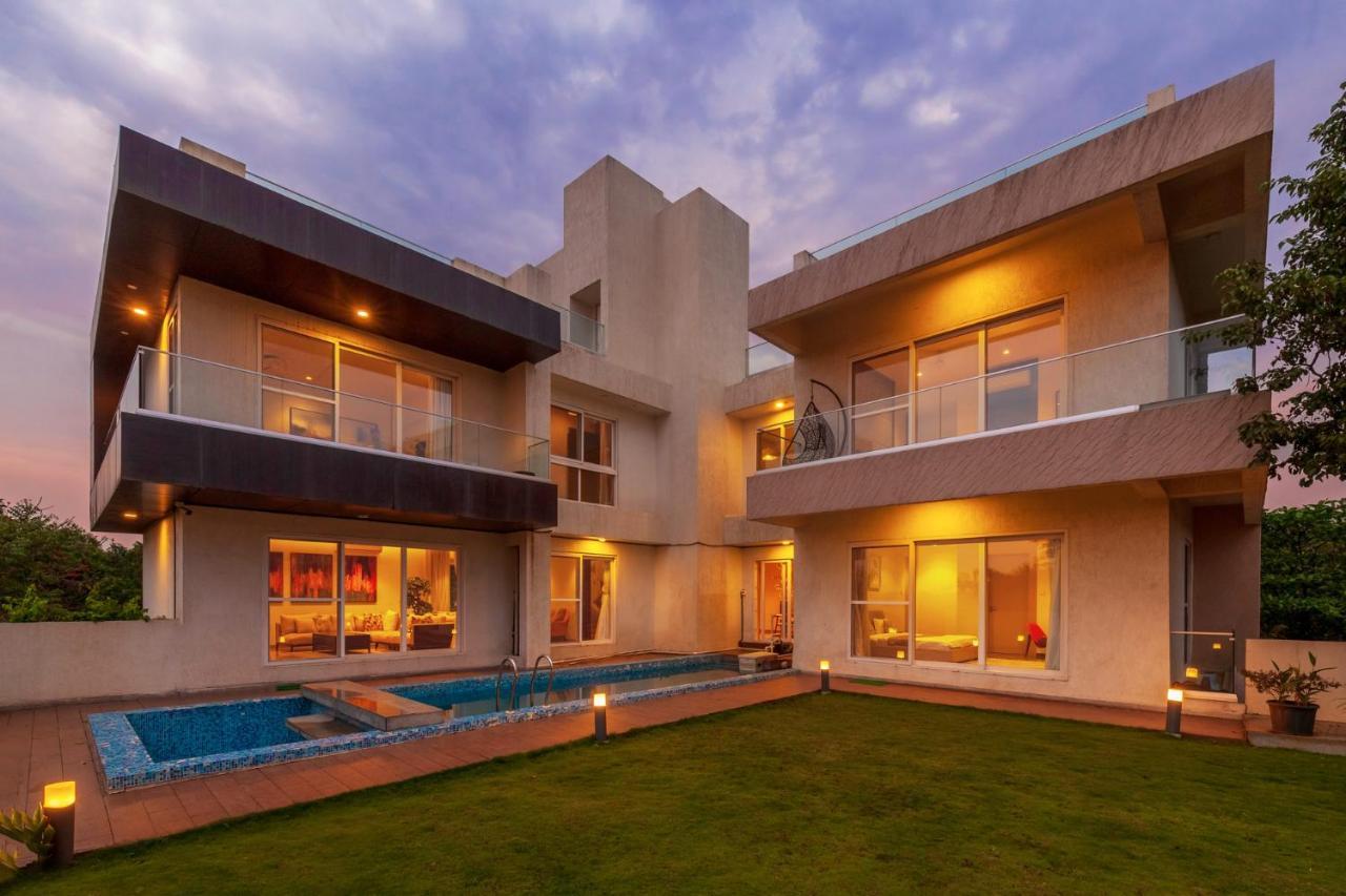 Villa Azul By Stayvista, Offering A Snooker Table, Terrace, Swimming Pool & A Spacious Lawn With A Charming Gazebo For A Perfect Getaway ロナバラ エクステリア 写真