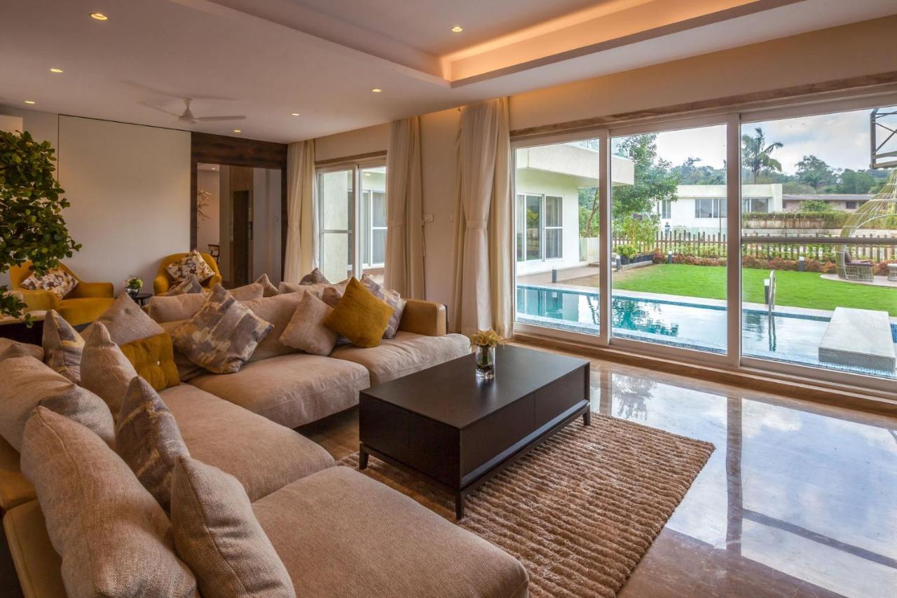 Villa Azul By Stayvista, Offering A Snooker Table, Terrace, Swimming Pool & A Spacious Lawn With A Charming Gazebo For A Perfect Getaway ロナバラ エクステリア 写真