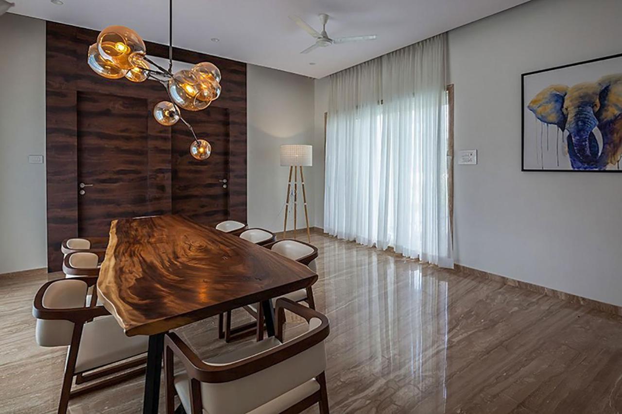 Villa Azul By Stayvista, Offering A Snooker Table, Terrace, Swimming Pool & A Spacious Lawn With A Charming Gazebo For A Perfect Getaway ロナバラ エクステリア 写真