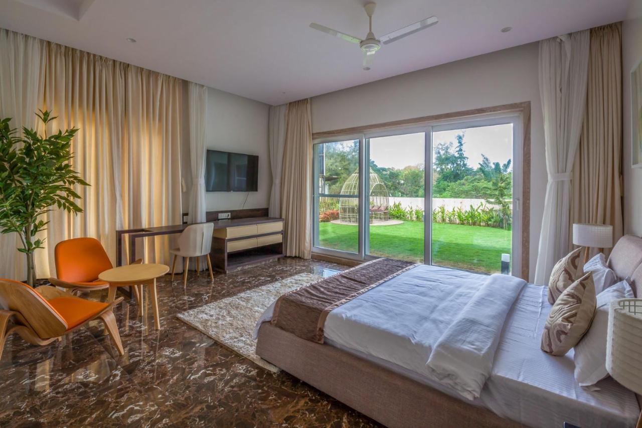 Villa Azul By Stayvista, Offering A Snooker Table, Terrace, Swimming Pool & A Spacious Lawn With A Charming Gazebo For A Perfect Getaway ロナバラ エクステリア 写真